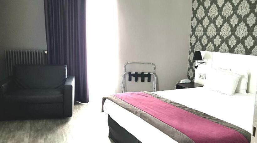 غرفة عائلية, Logis Hôtel Restaurant Le Fontarabie