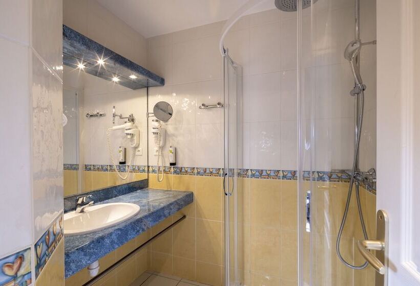 غرفة سوبيريور, Logis Hôtel Restaurant Le Fontarabie