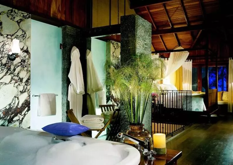 سوییت, Carmelo Resort & Spa