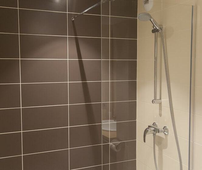 Номер Комфорт, Brit Hotel Mâcon Centre Gare