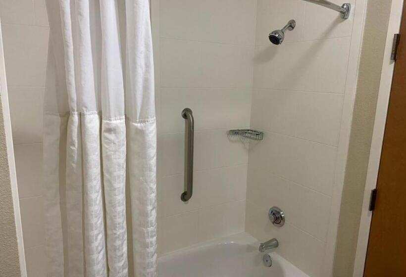 غرفة قياسية سرير كينج لذوى الإحتياجات الخاصة, Comfort Inn & Suites Deland  Near University