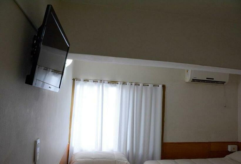 Standaard Driepersoonskamer, Menossi