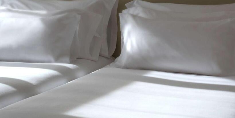 חדר משפחתי, NH Montevideo Columbia