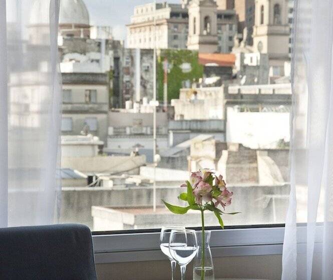 חדר משפחתי, NH Montevideo Columbia