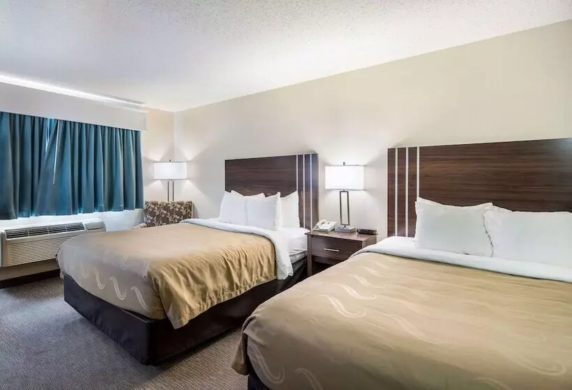 ２ダブルベッドのスタンダードルーム, Quality Inn & Suites West