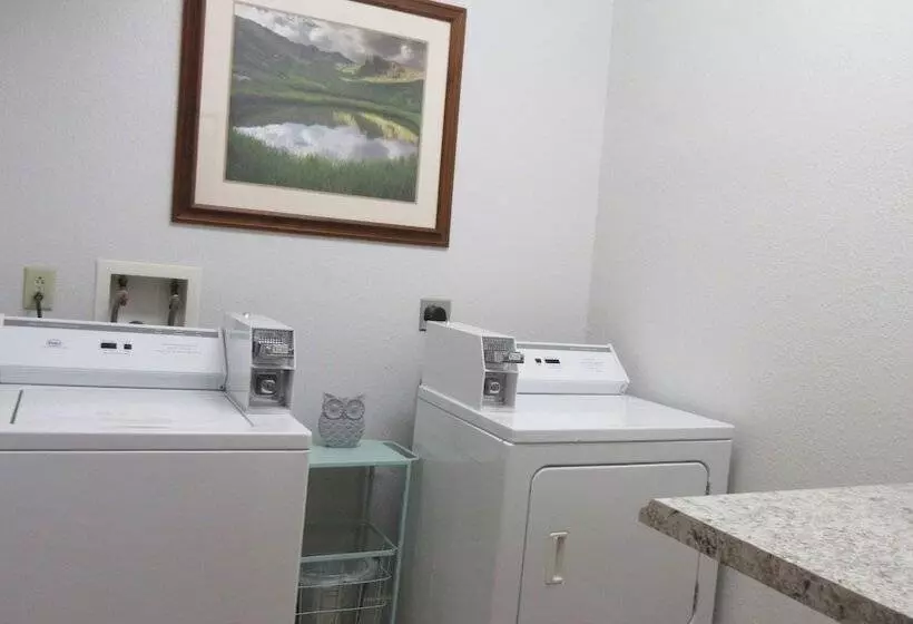 ２ダブルベッドのスタンダードルーム, Quality Inn & Suites West