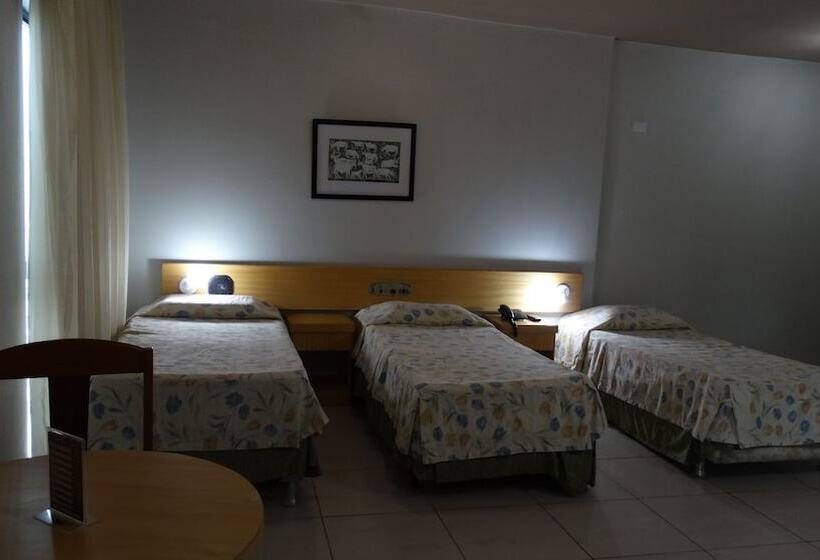 标准三人间, Rede Andrade Onda Mar