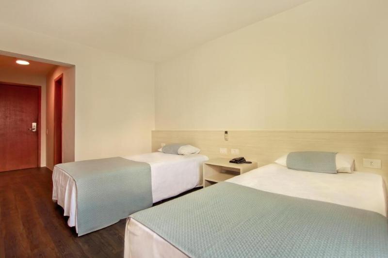 غرفة قياسية ثلاثية, Rede Andrade Vernon