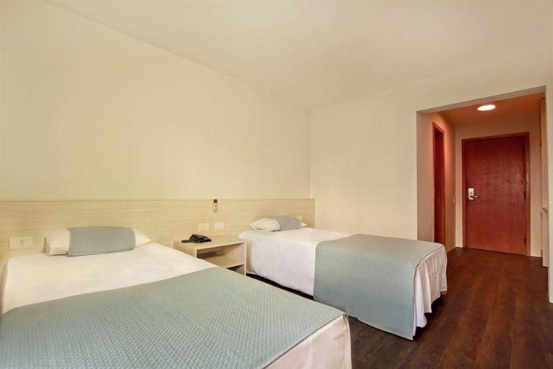 غرفة قياسية ثلاثية, Rede Andrade Vernon