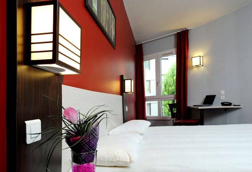 חדר סטנדרט לשלושה, L Eaubonne