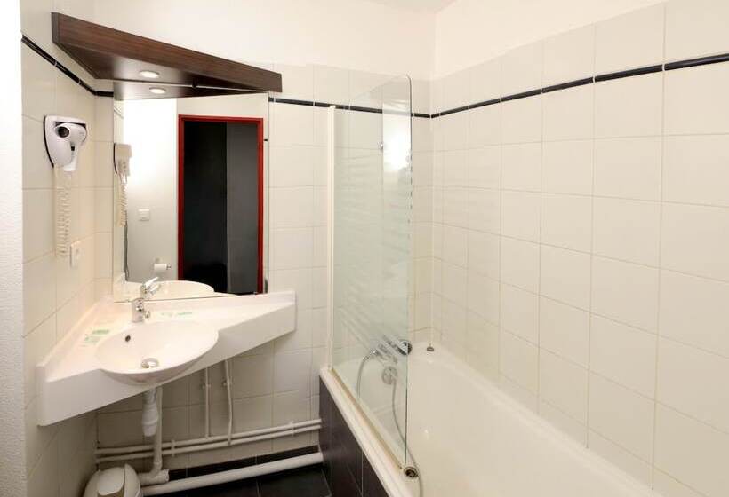 חדר סטנדרט לשלושה, L Eaubonne