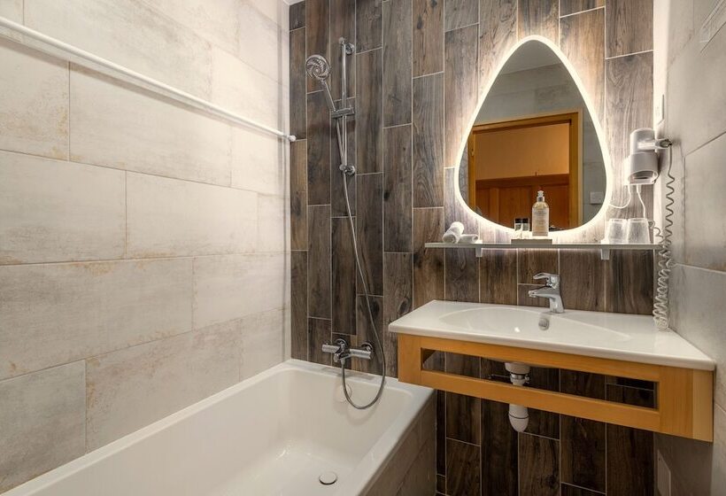 اتاق خانوادگی پایه, Hôtel Les Côtes, Résidence Loisirs Et Chalets