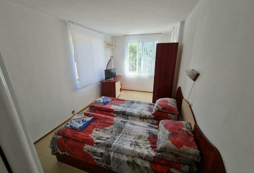 バルコニー付きスタンダードルーム, Rai