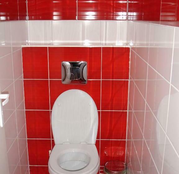 غرفة قياسية حمام مشترك, Guľa