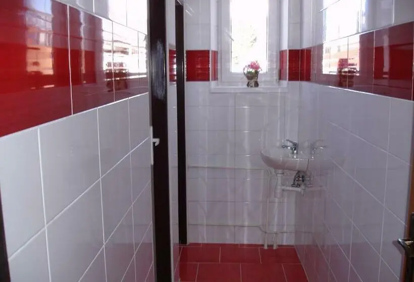 Standardzimmer Geteiltes Bad, Guľa