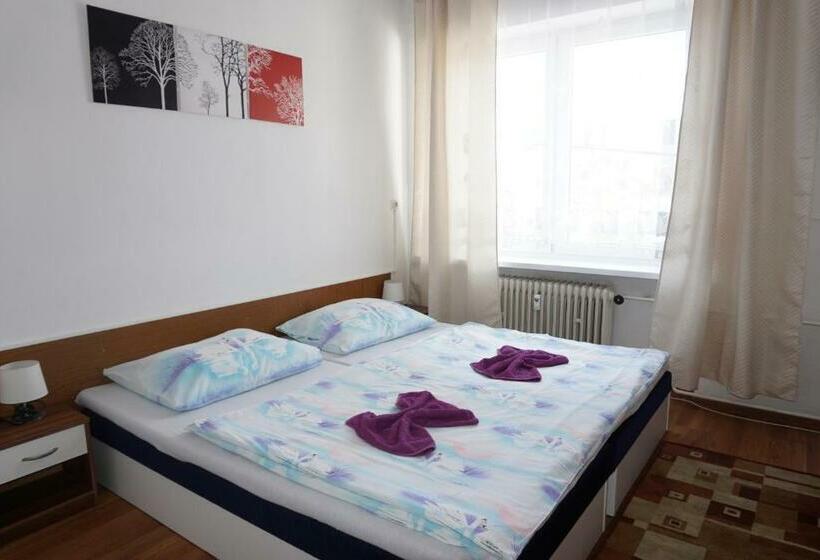 غرفة قياسية حمام مشترك, Guľa