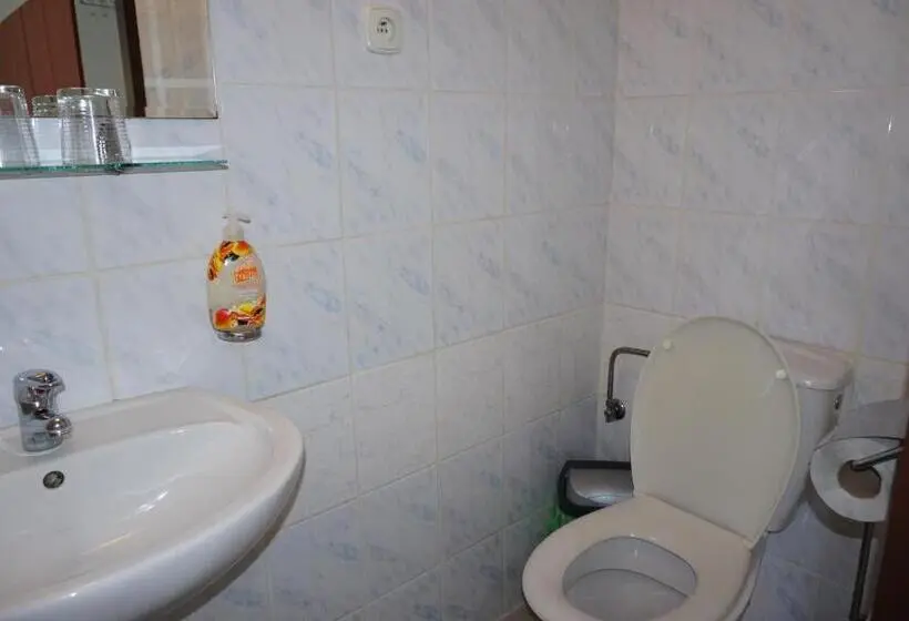 4 Bett Standardzimmer, Guľa