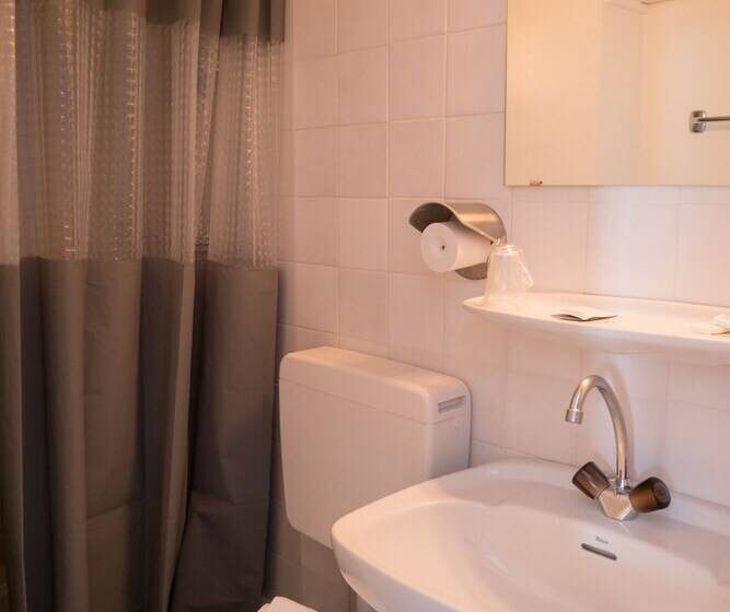 חדר סטנדרט לשלושה, Auberge Le Semnoz