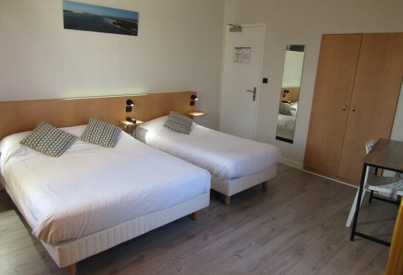 חדר סטנדרט לשלושה, De France