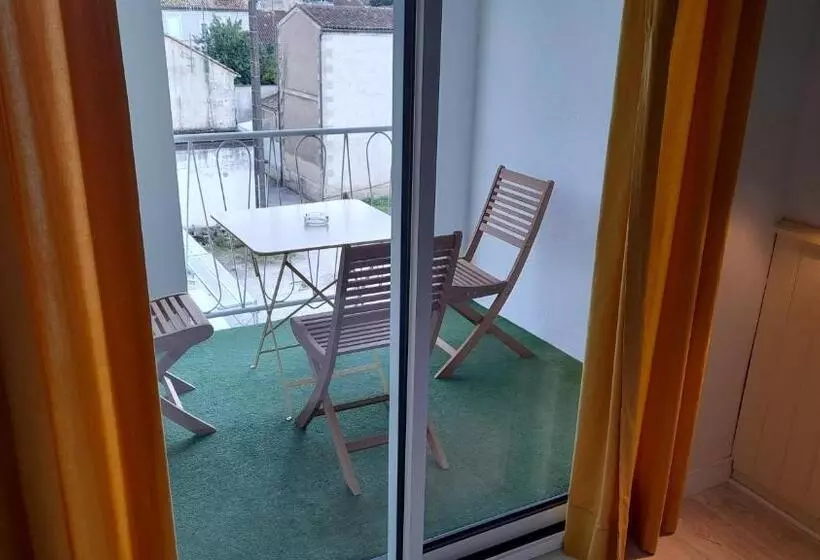 バルコニー付きスタンダードトリプルルーム, De France