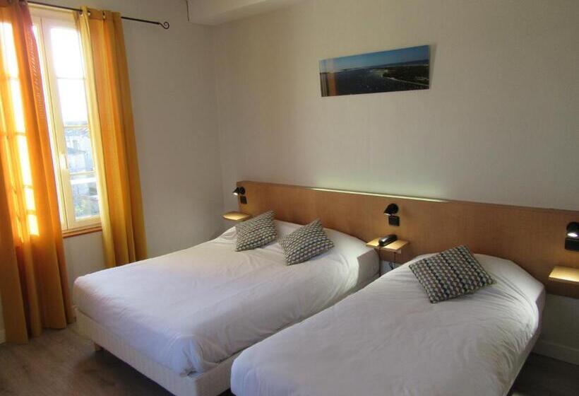 חדר סטנדרט לשלושה, De France