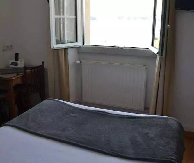 اتاق استاندارد با چشم‌انداز دریا, Hôtel La Porte Saint Pierre Logis Hôtel Intra Muros