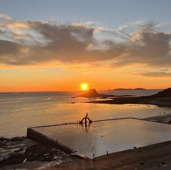 オーシャンビュースタンダードルーム, Hôtel La Porte Saint Pierre Logis Hôtel Intra Muros