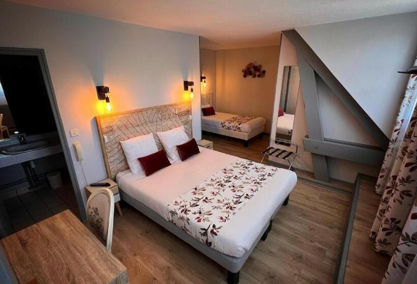 غرفة قياسية ثلاثية, Logis Hotel Restaurant Des Voyageurs