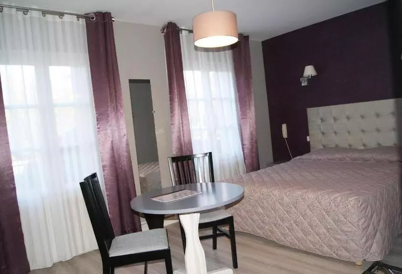 スタンダード４人部屋, Logis Hotel Restaurant Des Voyageurs