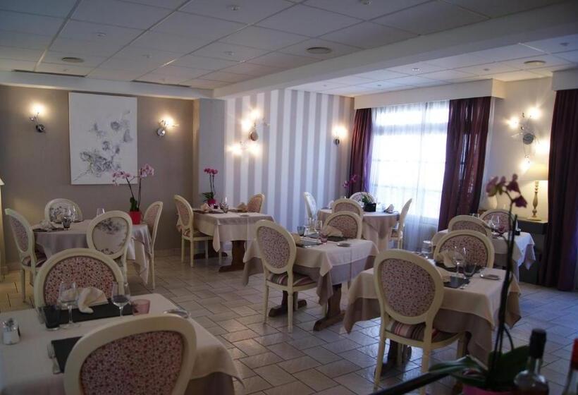 غرفة قياسية رباعية, Logis Hotel Restaurant Des Voyageurs