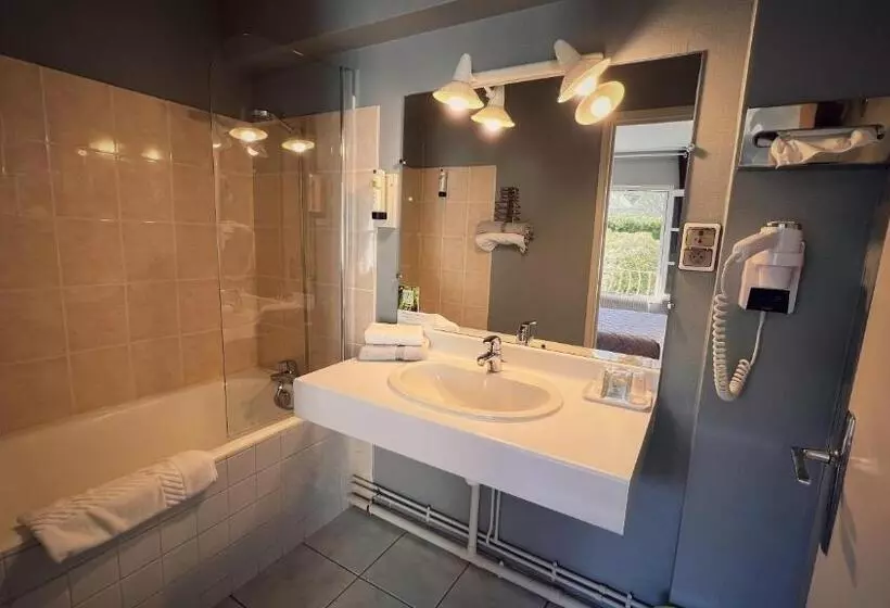 スタンダード４人部屋, Logis Hotel Restaurant Des Voyageurs