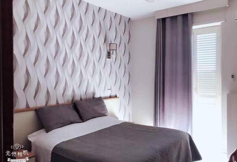 اتاق لوکس, Frejus