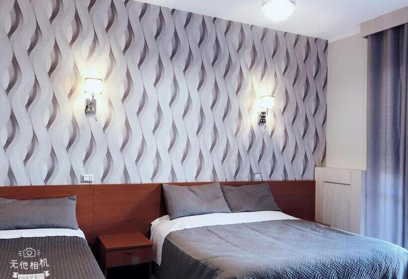 디럭스 트리플 룸, Frejus