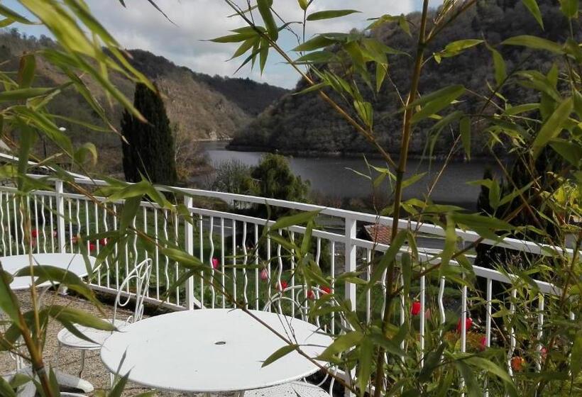 غرفة قياسية مطلّة علي البحيرة, La Cremaillere