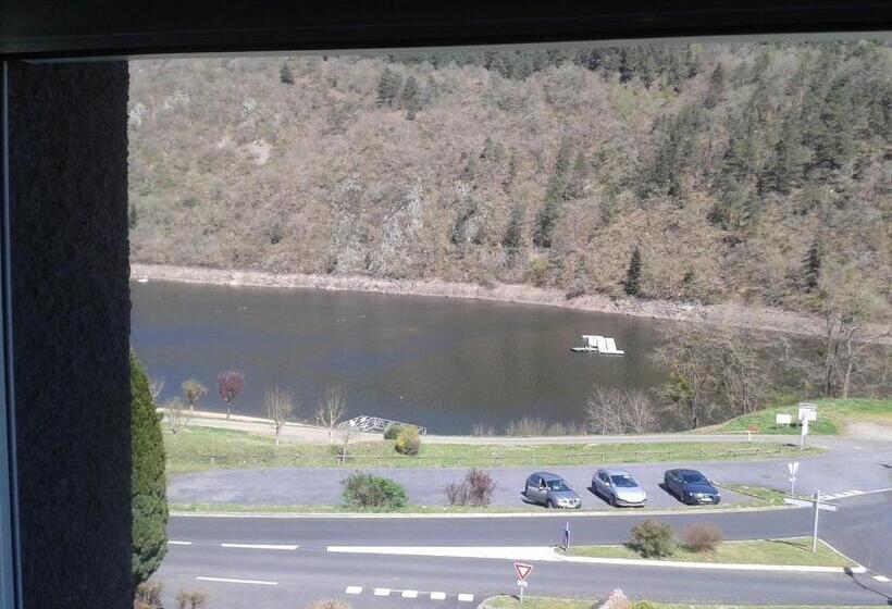 غرفة قياسية مطلّة علي البحيرة, La Cremaillere