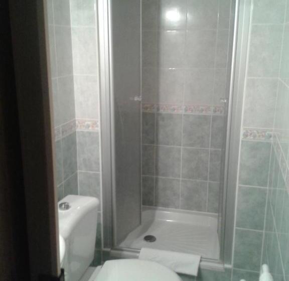 غرفة قياسية ثلاثية, La Cremaillere