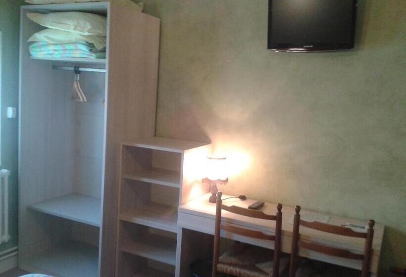 غرفة قياسية ثلاثية, La Cremaillere