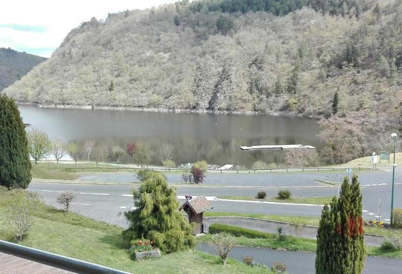 غرفة قياسية رباعية, La Cremaillere