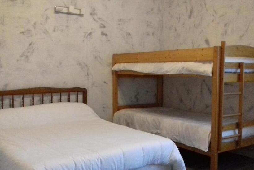 غرفة قياسية رباعية, La Cremaillere