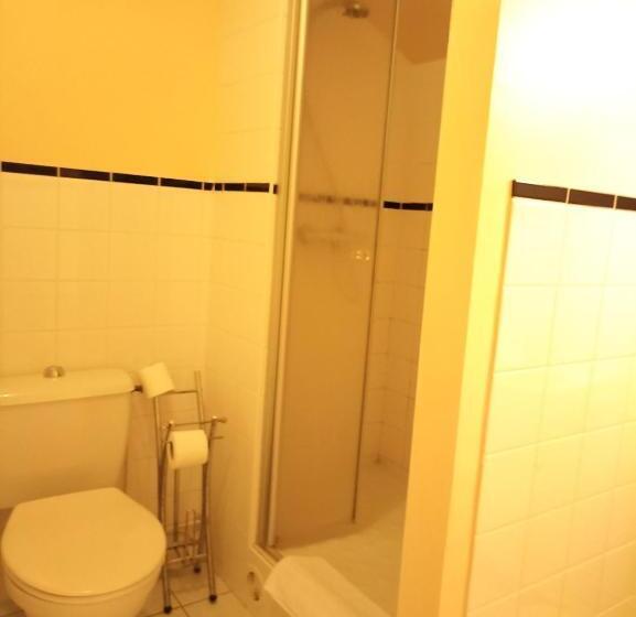 غرفة قياسية فردية, La Cremaillere