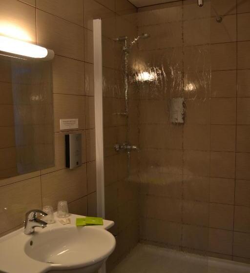 Номер Стандарт, Hôtel La Porte Saint Pierre Logis Hôtel Intra Muros