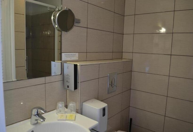 Номер Стандарт, Hôtel La Porte Saint Pierre Logis Hôtel Intra Muros