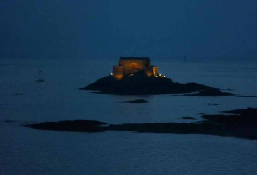 オーシャンビューファミリールーム, Hôtel La Porte Saint Pierre Logis Hôtel Intra Muros