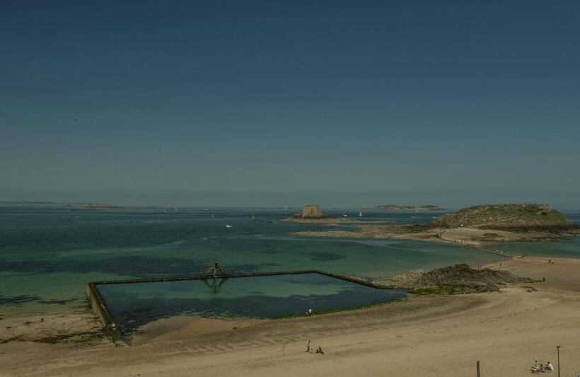 オーシャンビューファミリールーム, Hôtel La Porte Saint Pierre Logis Hôtel Intra Muros