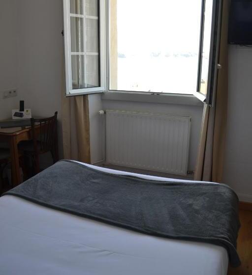 オーシャンビュースタンダードルーム, Hôtel La Porte Saint Pierre Logis Hôtel Intra Muros