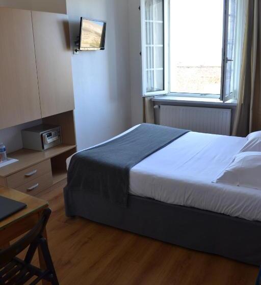 Номер Стандарт Трехместный, Hôtel La Porte Saint Pierre Logis Hôtel Intra Muros