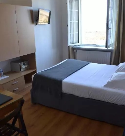 اتاق استاندارد سه نفره, Hôtel La Porte Saint Pierre Logis Hôtel Intra Muros