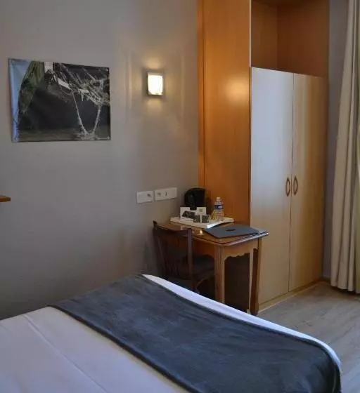 اتاق استاندارد یک نفره, Hôtel La Porte Saint Pierre Logis Hôtel Intra Muros