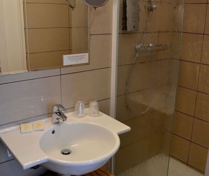 スタンダードルーム, Hôtel La Porte Saint Pierre Logis Hôtel Intra Muros