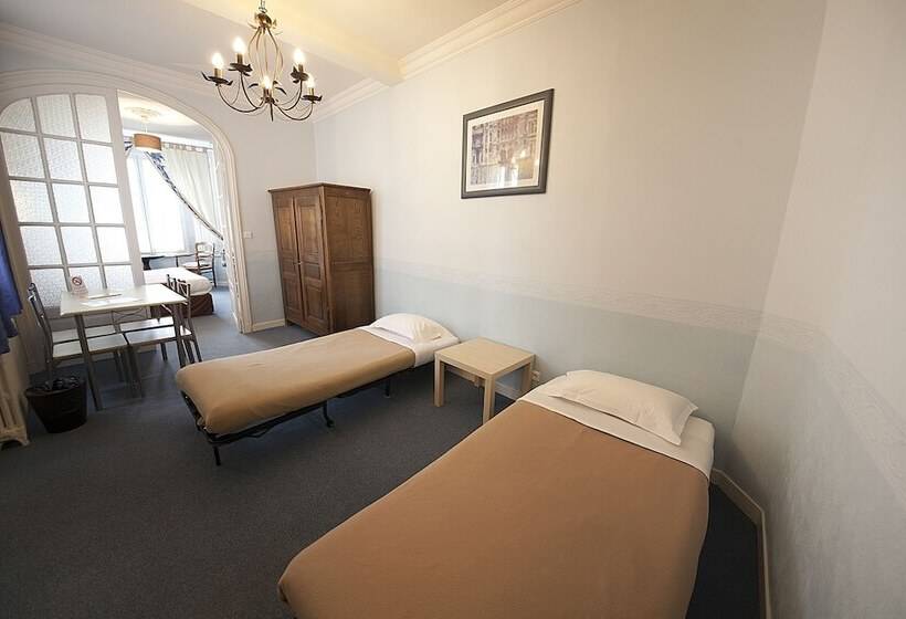 חדר משפחתי, Le Chatel